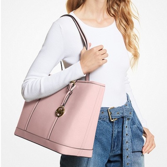 MICHAEL KORS
Jet Set Travel Lg Top Zip Shoulder Tote Saffiano Leather
Pwdr Blush - Picture 6 of 16